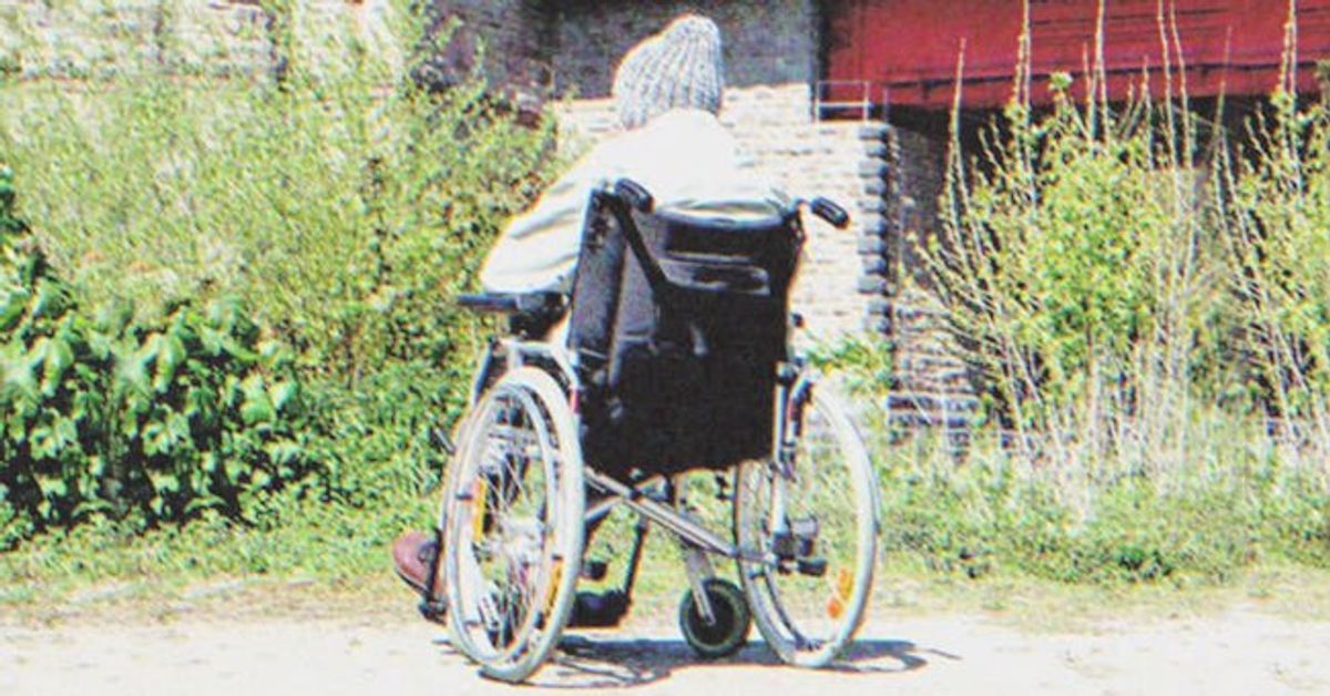 Children Forget about Their Father, So He Spends the Night Outdoors in a Wheelchair – Story of the Day